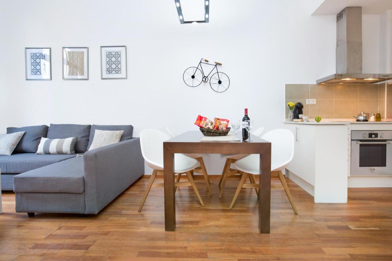 U-nique Balmes Apartament *